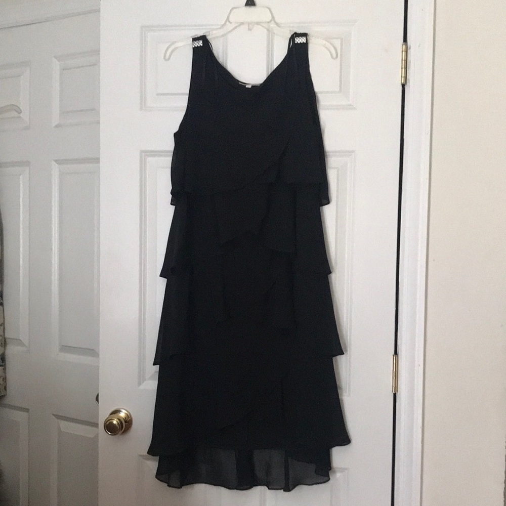 Dress barn- (14W) tiered black dress